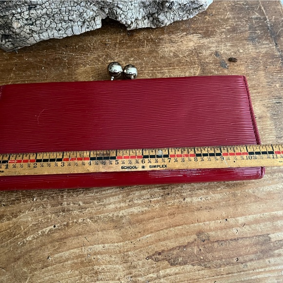 Retro MMS red vegan patent leather clutch - Picture 6 of 7
